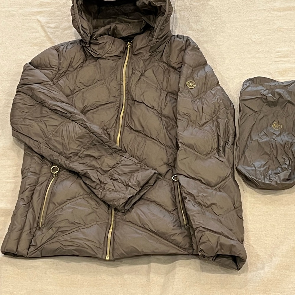 Michael kors puffer jacket in tan. Size M